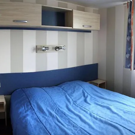 مكان تخييم Mobil-home Avec Terrasse Pour 7 Personnes - Api-1-52-524
