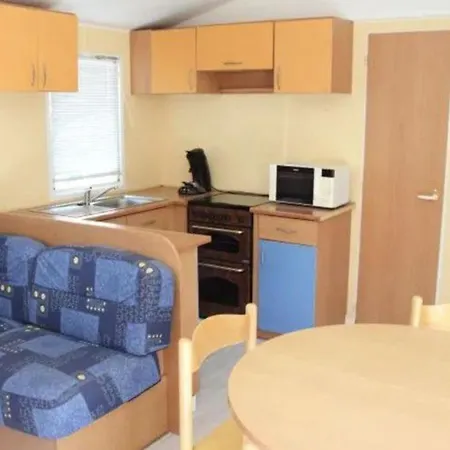 مكان تخييم Mobil-home Avec Terrasse Pour 7 Personnes - Api-1-52-524