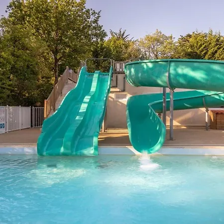 Mobil-home Avec Terrasse Pour 7 Personnes - Api-1-52-524 *