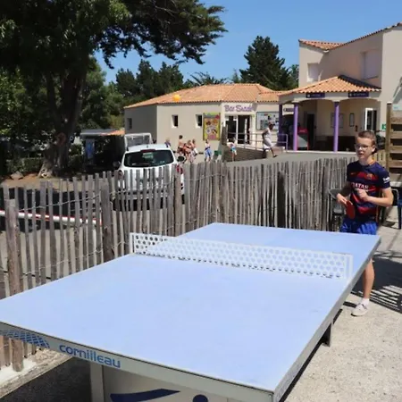 مكان تخييم Mobil-home Avec Terrasse Pour 7 Personnes - Api-1-52-524