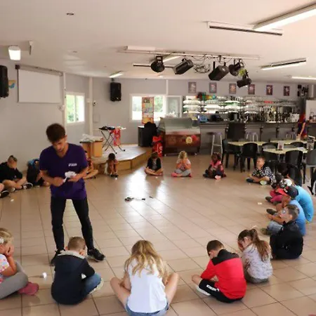 Campingplads Mobil-home Avec Terrasse Pour 7 Personnes - Api-1-52-524 *