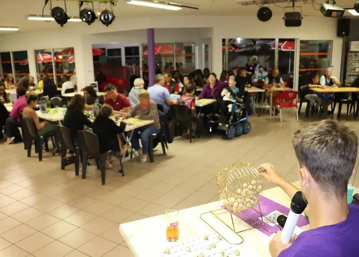 Kemping Mobil-home Avec Terrasse Pour 7 Personnes - Api-1-52-524 *